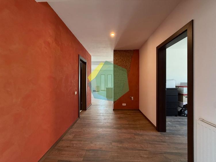 Apartament cu 4 camere semidecomandat, mobilat în Odăile
