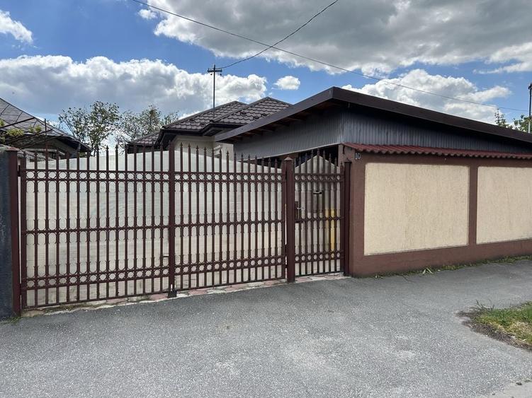 Casă cu 4 camere cu Teren 1200 Mp în Central