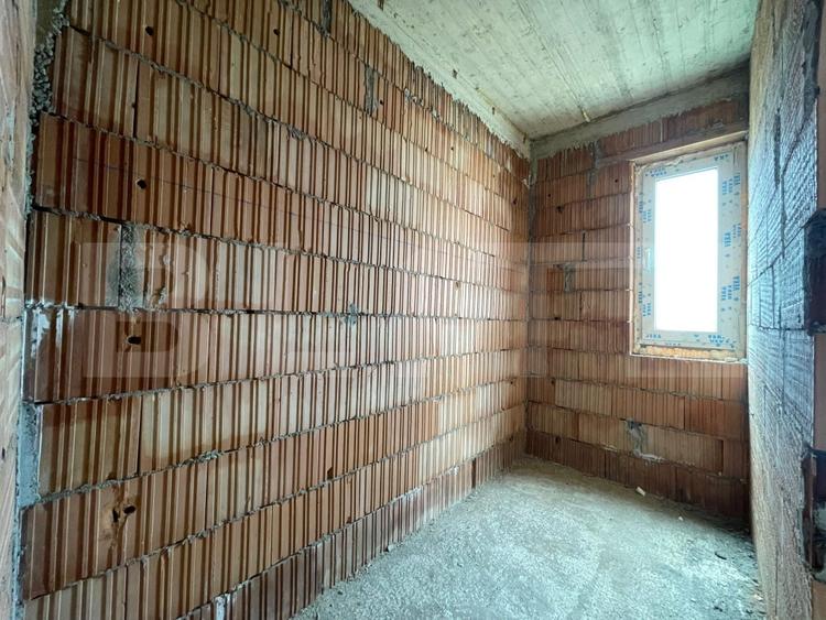 Duplex cu 5 camere cu Canalizare în Dâmbul Rotund