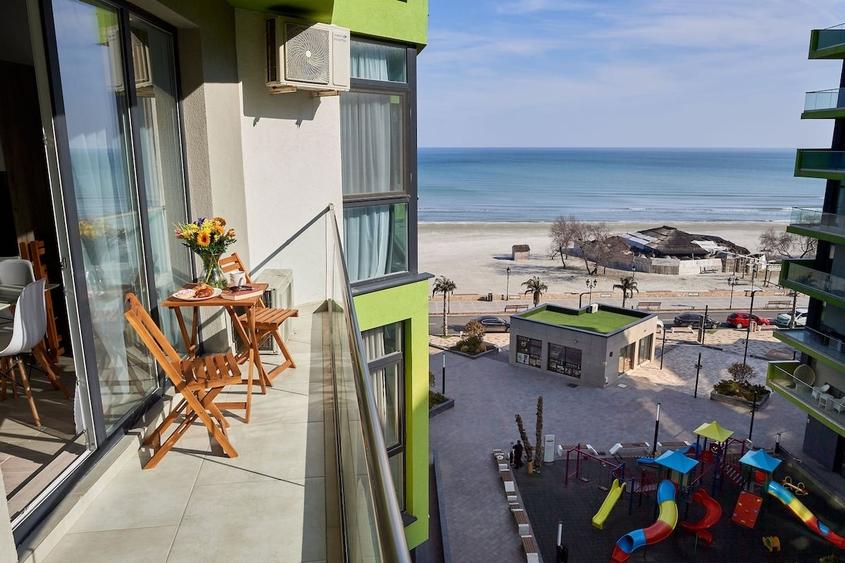 Apartament cu 3 camere decomandat în Mamaia-Sat