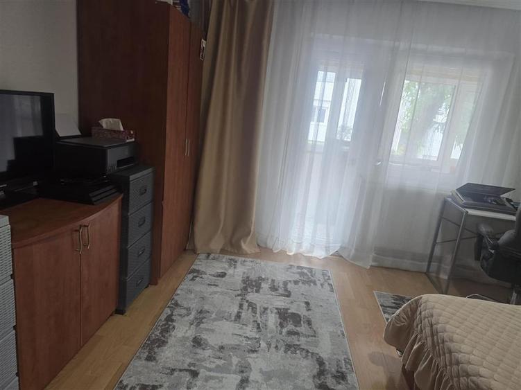 Apartament cu 3 camere decomandat, mobilat în Central