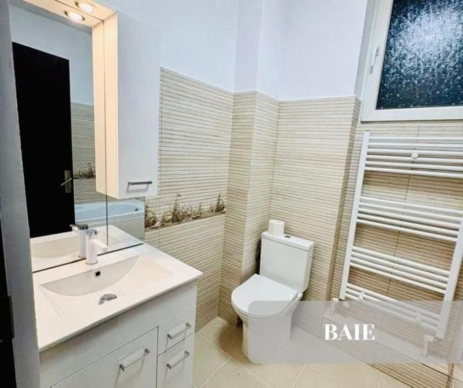 Apartament cu 3 camere semidecomandat în Universitate