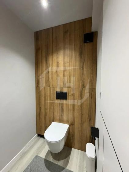 Apartament cu 3 camere semidecomandat în Central
