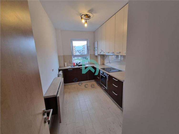 Apartament cu 3 camere decomandat, mobilat în Tractorul