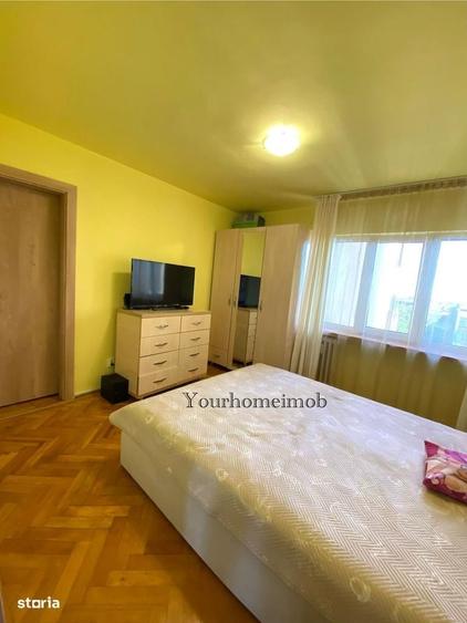 Apartament cu 4 camere semidecomandat în Calea București