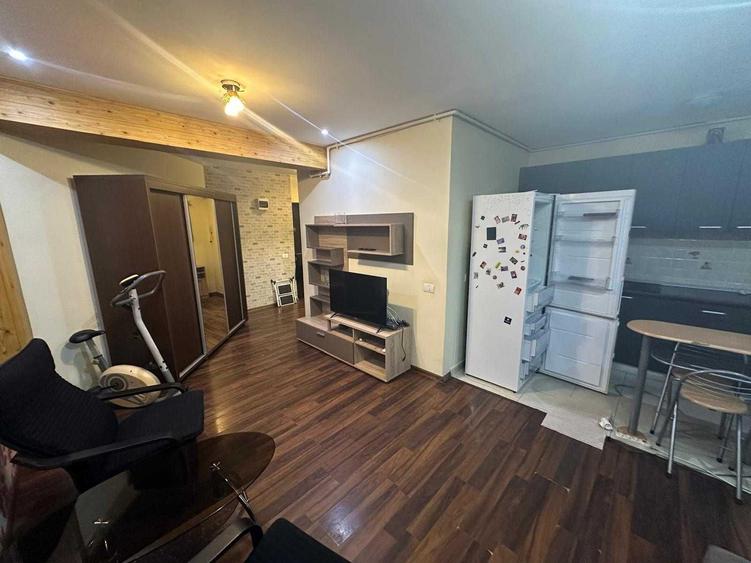 Garsonieră decomandată în Olteni