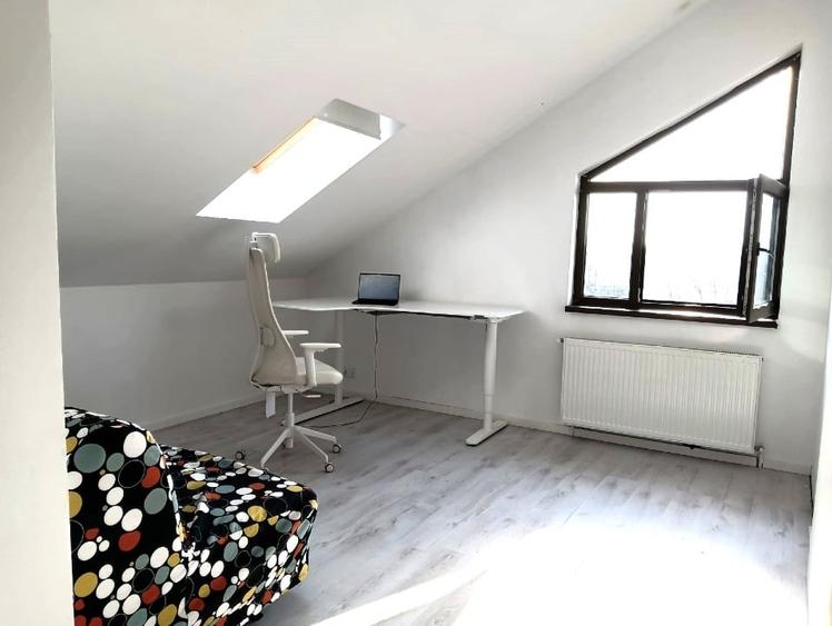Apartament cu 4 camere decomandat în Sisești