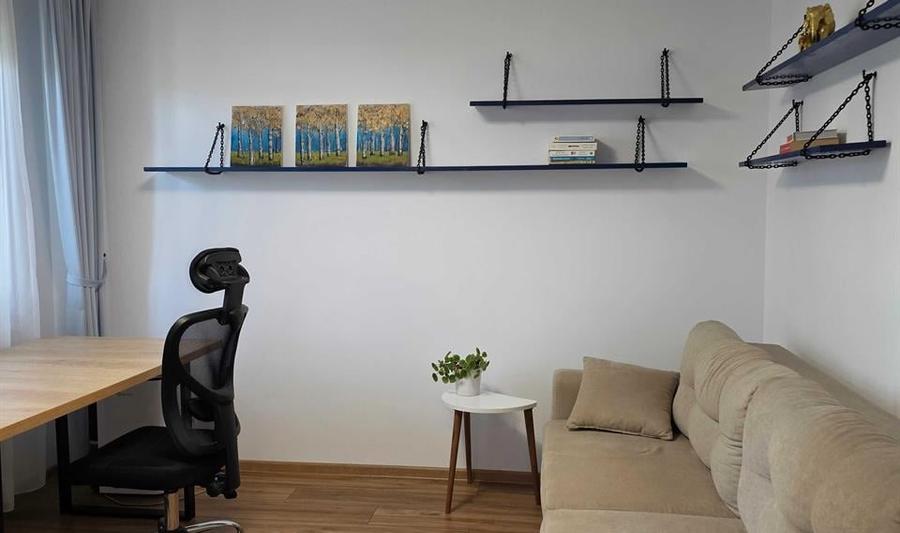 Apartament cu 3 camere semidecomandat în Socola