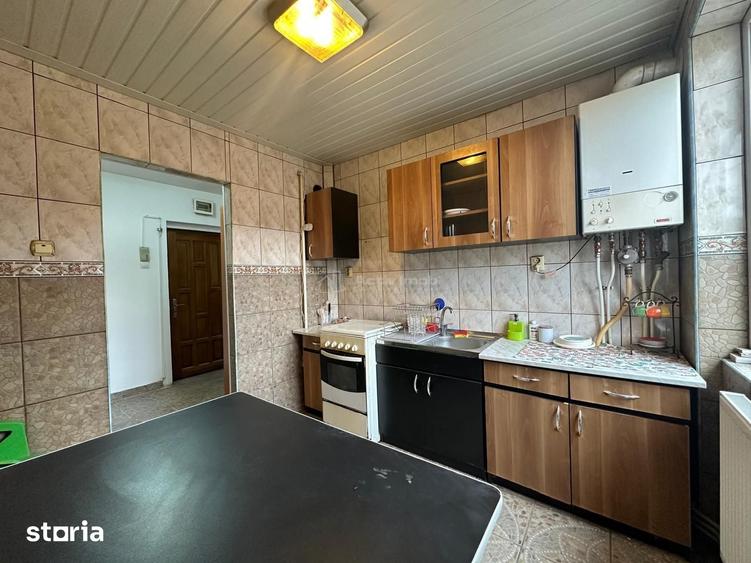 Apartament cu 3 camere semidecomandat în Central