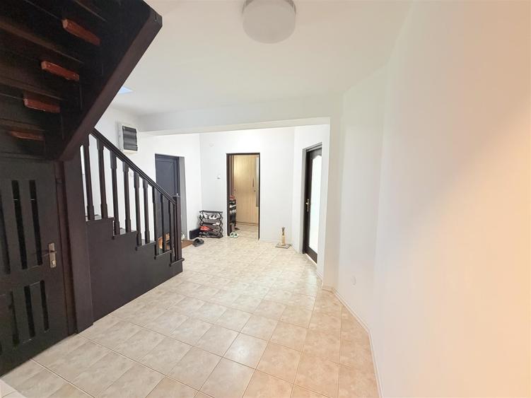 Casă cu 4 camere decomandat cu Teren 1670 Mp în Bârnova