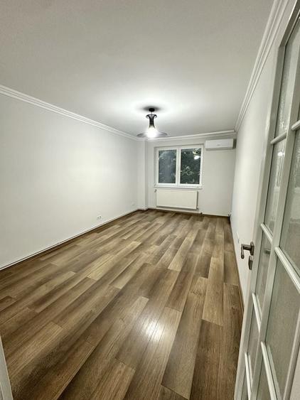 Apartament cu 3 camere semidecomandat în Ultracentral