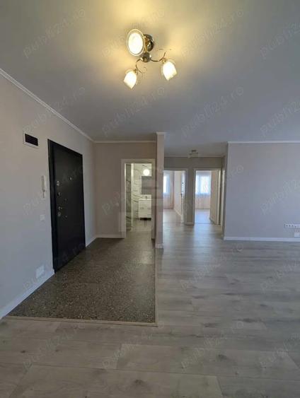 Apartament cu 3 camere semidecomandat în Nord