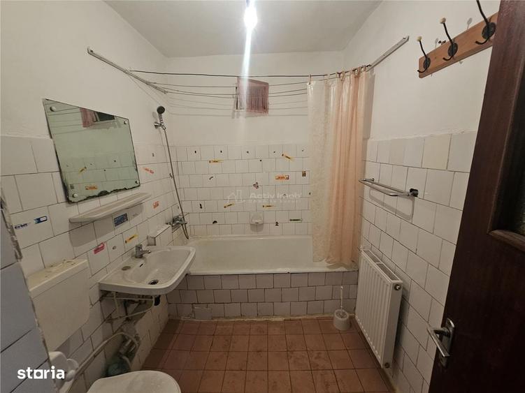 Apartament cu 4 camere decomandat în Central