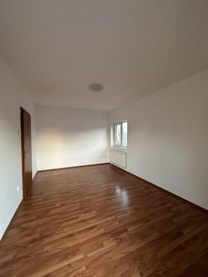 Casă cu 5 camere cu Teren 400 Mp în Central