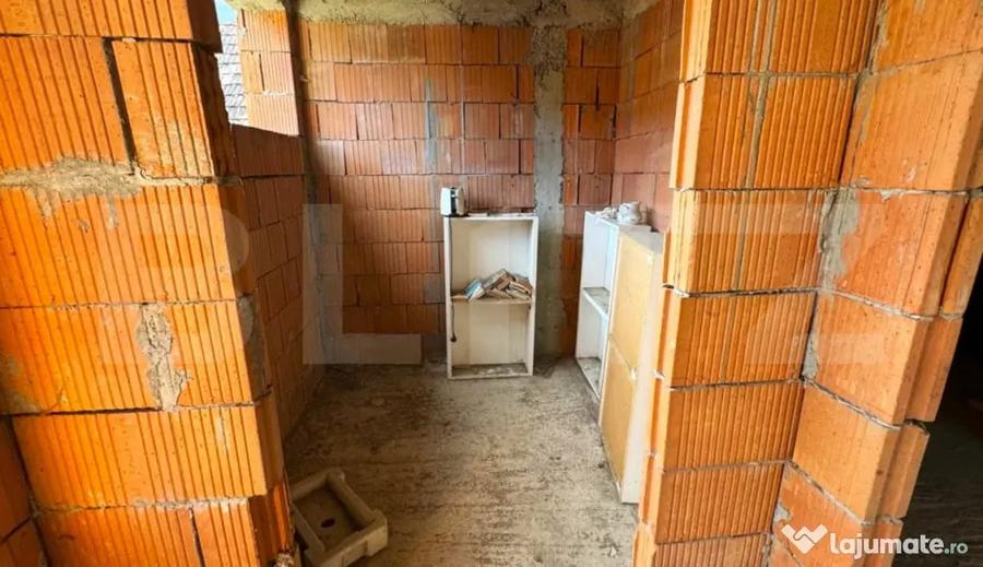 Casă cu 5 camere cu Teren 1900 Mp în Arcalia