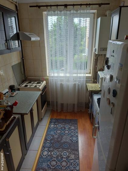 Apartament cu 3 camere semidecomandat în Câmpina
