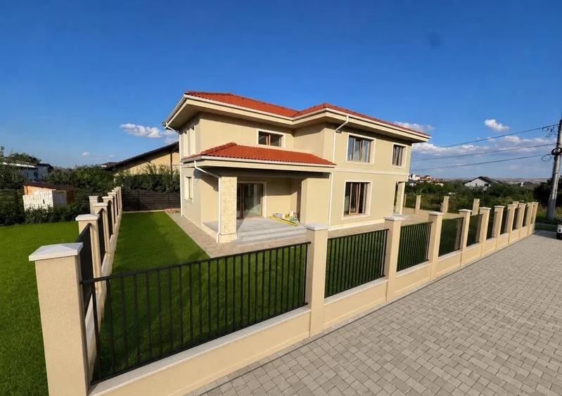 Casă individuală cu 5 camere cu Garaj în Cetate