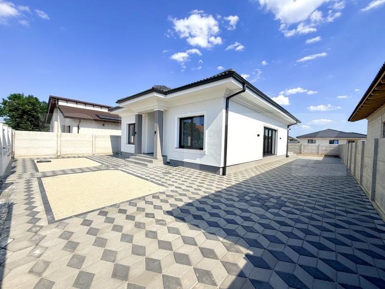 Casă individuală cu 4 camere cu Teren 424 Mp în Micești