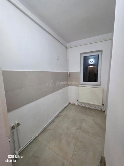 Apartament cu 3 camere semidecomandat în Micro 9