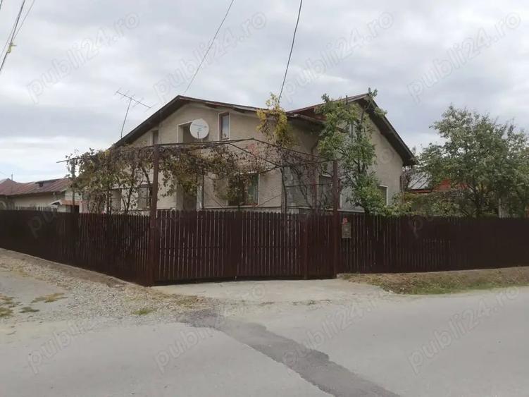 Casă cu 4 camere în Bordenii Mari