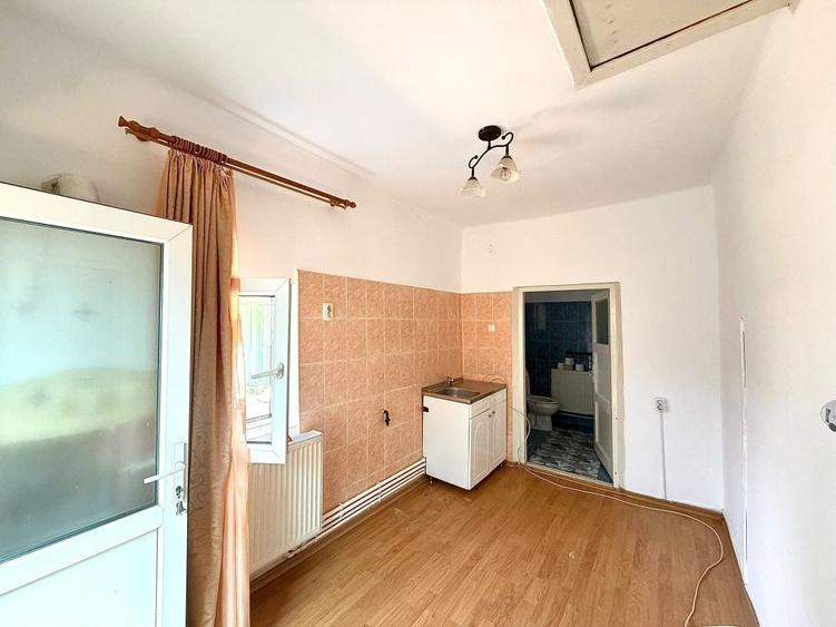 Casă cu 4 camere în Chercea