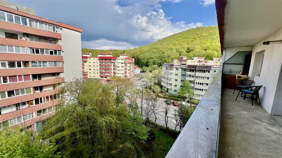 Apartament cu 3 camere decomandat, mobilat în Răcădău