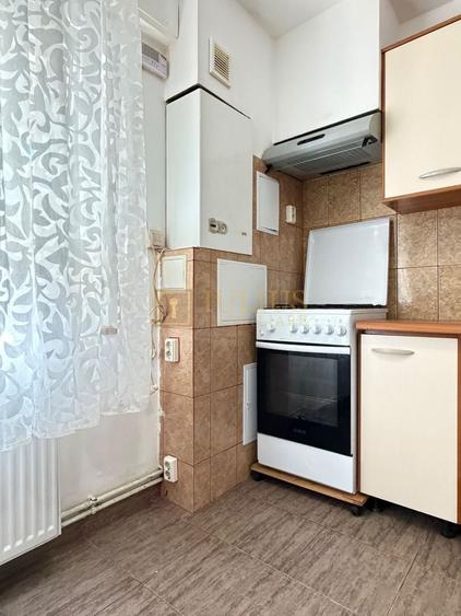 Apartament cu 3 camere decomandat, mobilat în Soarelui
