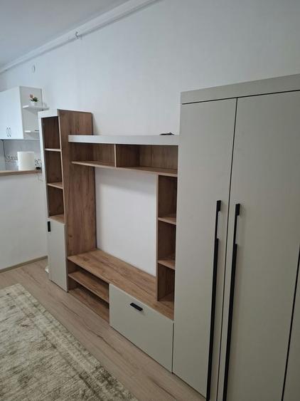 Garsonieră decomandată în 7 Noiembrie