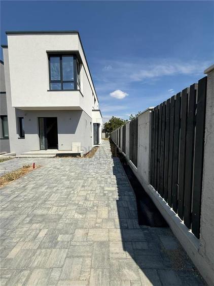 Casă individuală cu 4 camere cu Canalizare în Moșnița Nouă