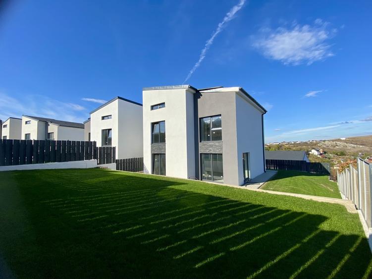 Duplex cu 4 camere cu Canalizare în Dezmir