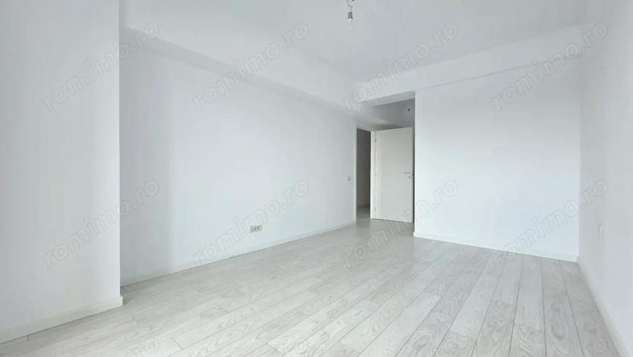 Apartament cu 3 camere semidecomandat în Colentina