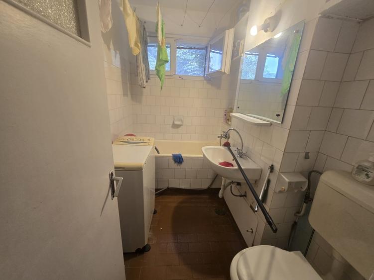 Apartament cu 2 camere semidecomandat în Podu Roș