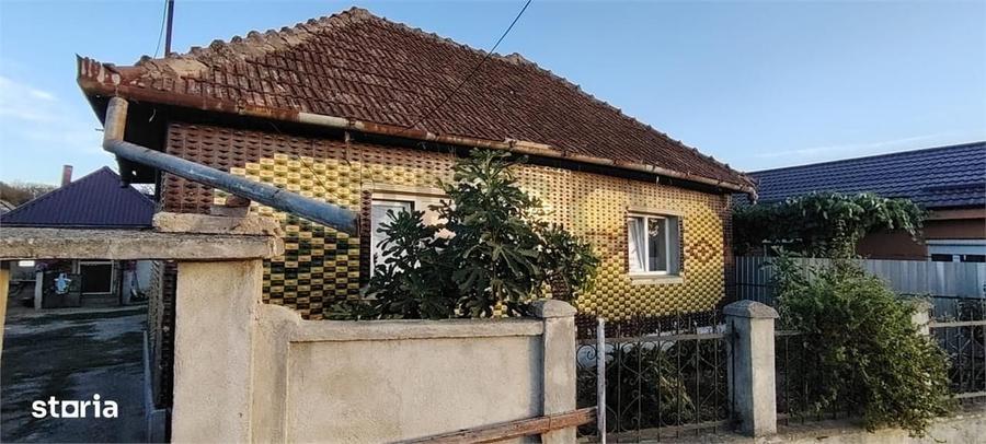Casă cu 4 camere cu Teren 3000 Mp în Alparea