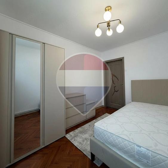 Apartament cu 3 camere decomandat în Independenței