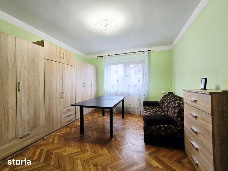 Apartament cu 4 camere decomandat în Bujac