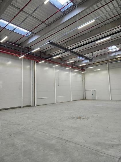 Spațiu industrial, de 900 mp, în Est