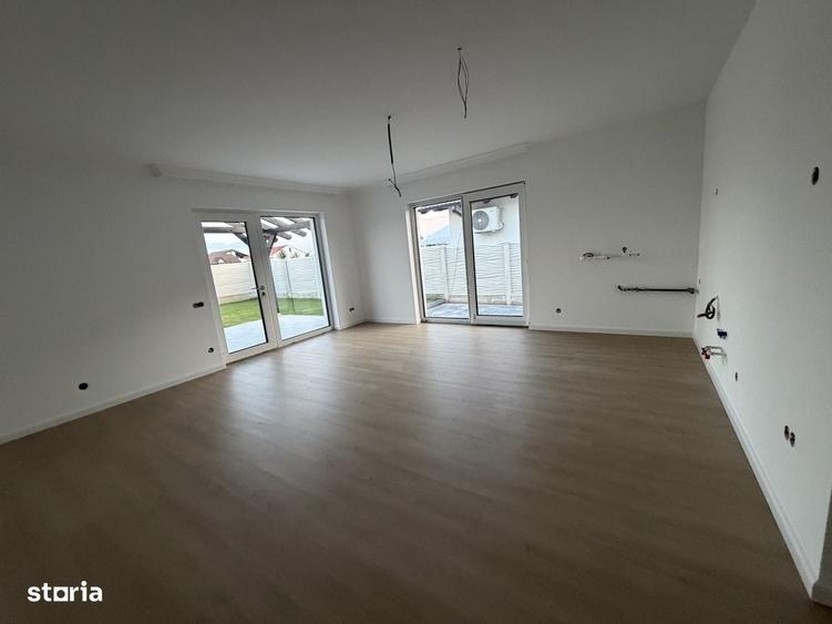 Casă cu 4 camere decomandat în Sud