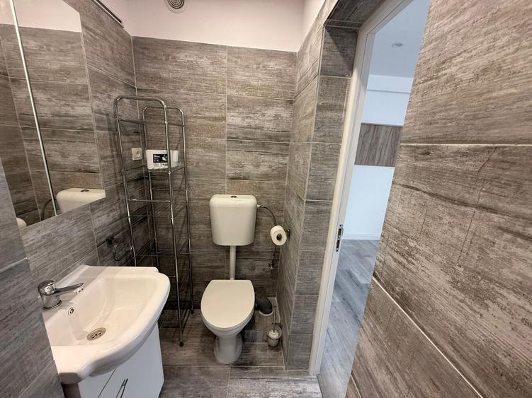 Crangasi - 3  minute Metrou - Garsoniera  suprafta 45 mp - Bloc Nou + piscina - 10