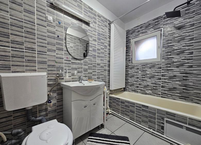 Apartament cu 3 camere semidecomandat, mobilat în Armeneasca