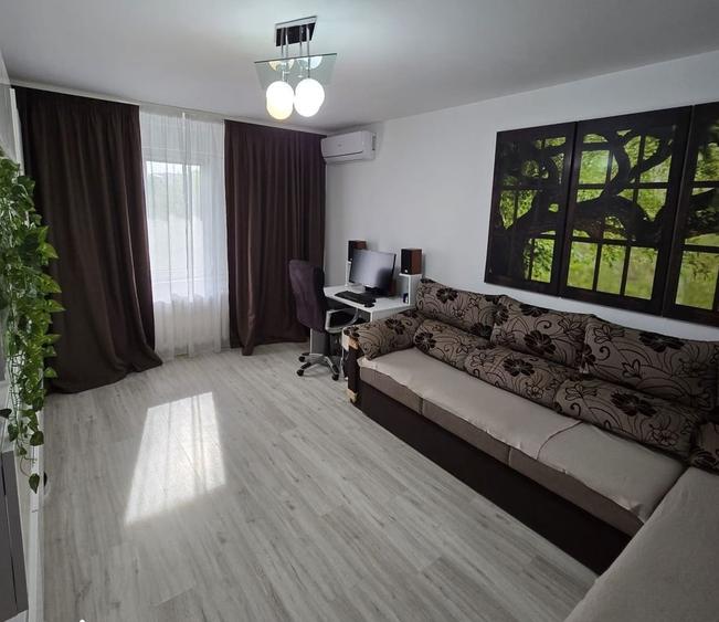 Apartament cu 3 camere decomandat în Crângași