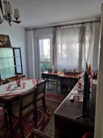 Apartament cu 4 camere decomandat în Lacul Tei