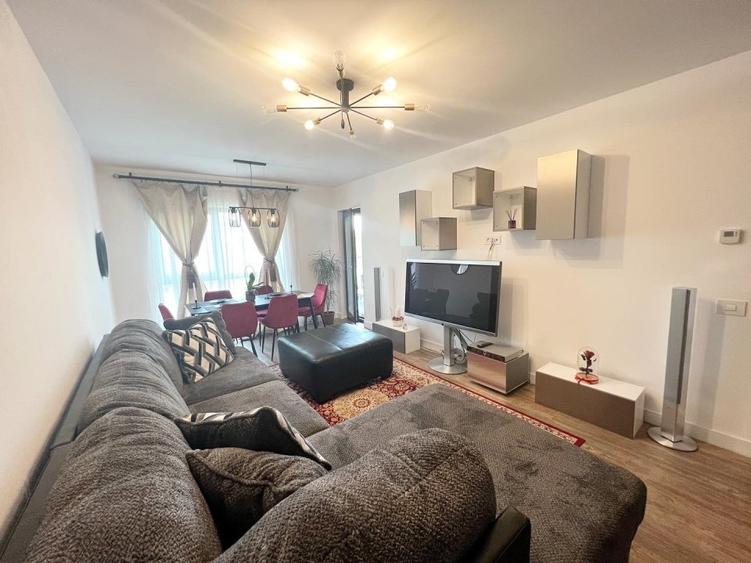 Apartament cu 2 camere semidecomandat, mobilat în P-ta Presei Libere
