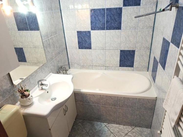 Apartament cu 2 camere decomandat în Titan