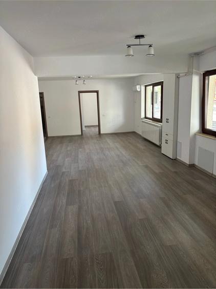Spațiu comercial, de 70 mp, în Decebal