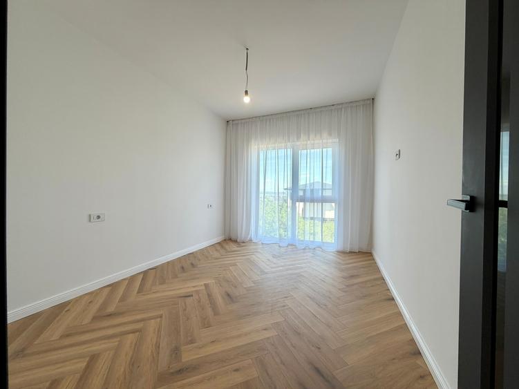 Duplex cu 4 camere cu Canalizare în Bucium