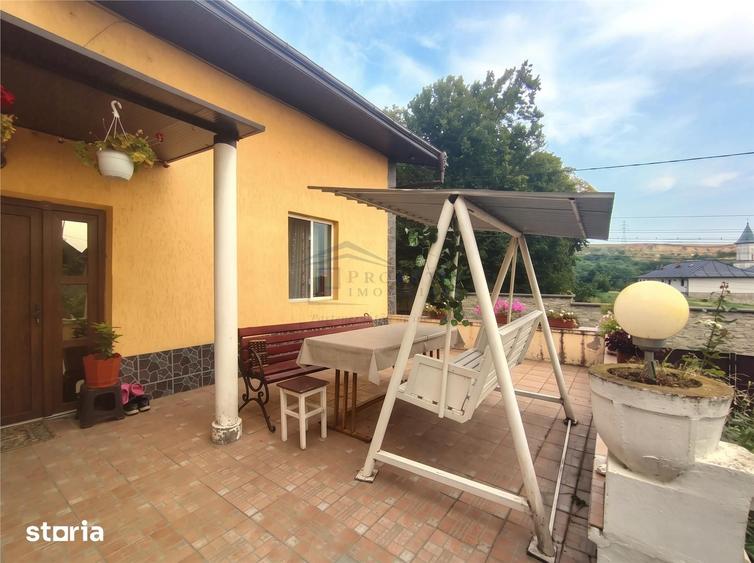 Casă cu 7 camere cu Teren 600 Mp în Burdujeni