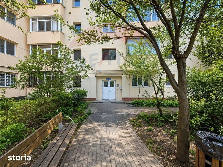 Apartament cu 3 camere decomandat în Republicii