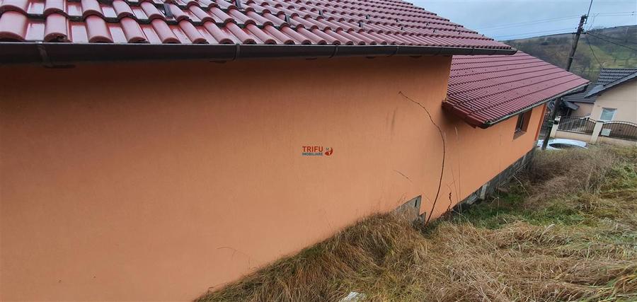 Casă individuală cu 5 camere cu Canalizare în Periferie
