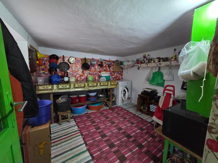Casă cu 4 camere cu Teren 2308 Mp în Valea Nucarilor