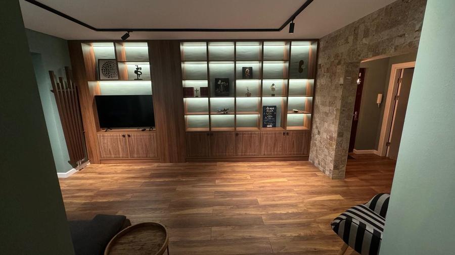 Apartament cu 3 camere decomandat, mobilat în Aradului